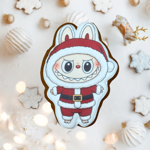 „Kalėdinis Labubu" dekoruotas meduolis